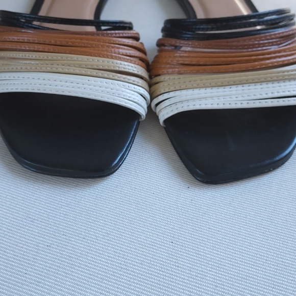 SAKS FIFTH AVENUE Strappy 5 Color Slides Size 8M NWOT - Picture 3 of 8
